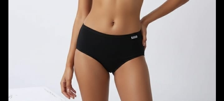 Premium Cotton Mid-Rise Seamless Comfort Panties – Classic Black